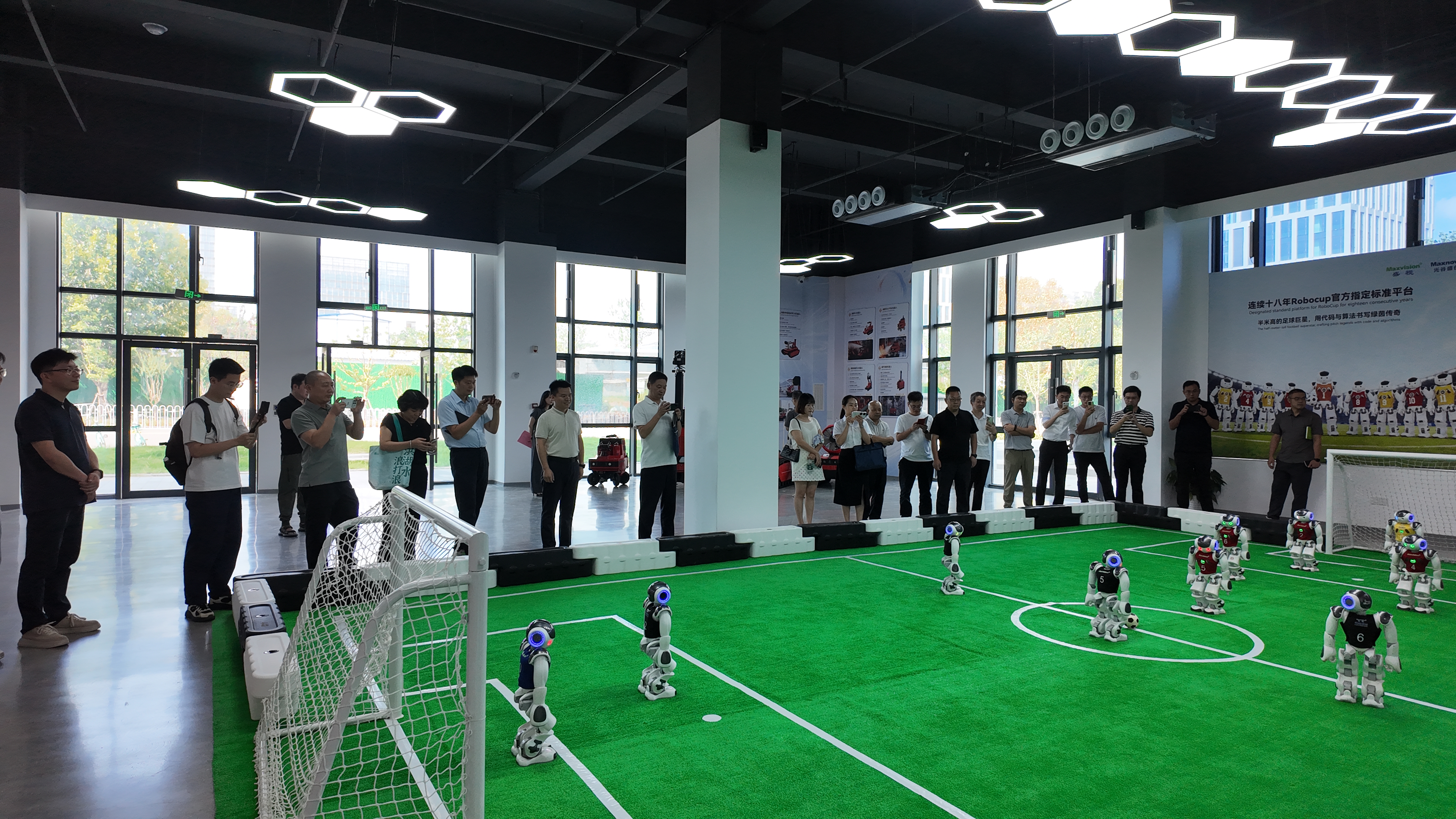 湖北文旅集团多家下属单位调研光谷盛创 共探机器人赋能文旅新场景